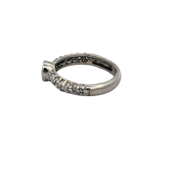 18 Kt Gold and Diamond Engagement Ring on internet
