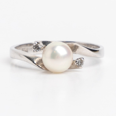 Distinguished ring-natural cultured and brilliant pearls
