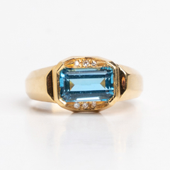 Hermoso Anillo de Oro 18 Kilates Topacio y Zafiros