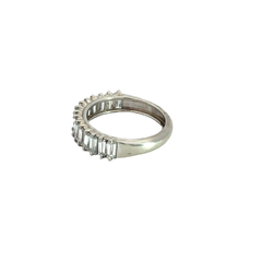 18 kt white gold endless ring with diamonds on internet