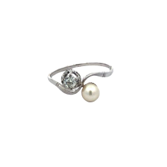 18 Kt Gold Pinch Ring Brilliant Pearl