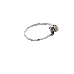18 Kt Gold Pinch Ring Brilliant Pearl on internet