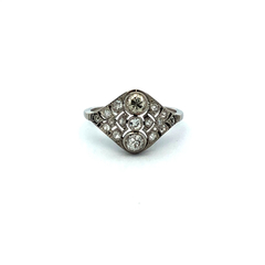 Imposing antique French ring in 950 platinum and diamonds