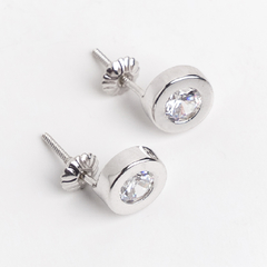 Solitaire earrings in 18 kt white gold and white sapphire. - buy online