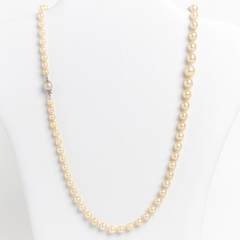 Natural cultured pearl necklace