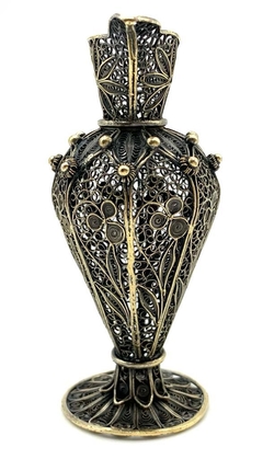 Silver showcase amphorae on internet