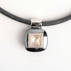 Collar gargantilla moderno oro 18 kt y brillantes en internet