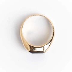 18 kt gold and sapphire unisex ring on internet
