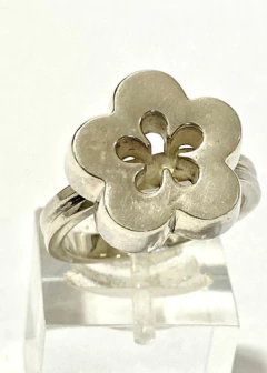 Beautiful modern ladies ring