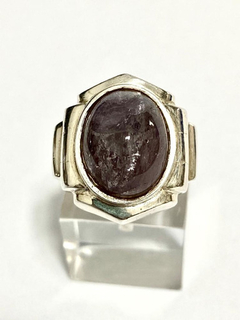 Beautiful unisex ring made of 925 silver and natural quartz