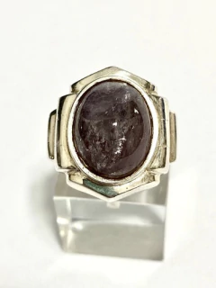 Beautiful unisex ring made of 925 silver and natural quartz