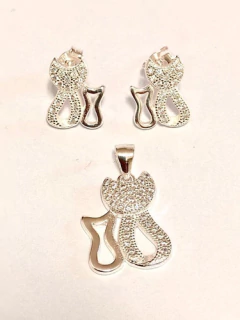 BEAUTIFUL SET OF 925 SILVER RINGS AND PENDANT AND WHITE SAPPHIRES - online store