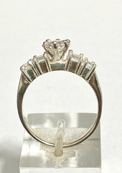 Distinguido Anillo Plata 925 Y Zafiros Blancos en internet