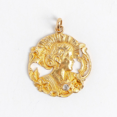 Medalla antigua de oro