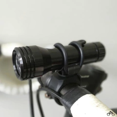 Fárol Absolute 1000 lúmens - Exclusive Bike Shop. Bicicletas e Acessórios Trek - Sense - Bontrager. Entregamos em todo o Brasil. 