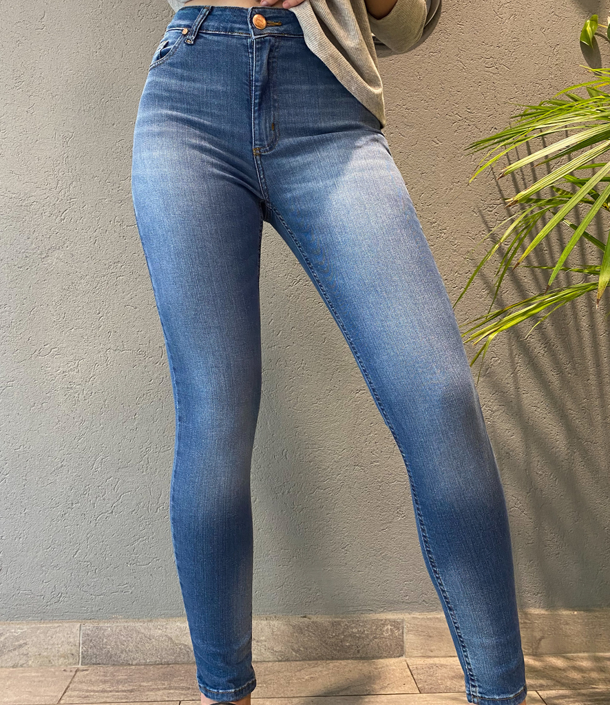 JEAN KISS SALTAN PEPA - Comprar en esenciaclothes