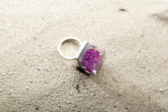 Anillo con flor de amaranto globoso en internet