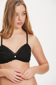 TOP ENCAJE NEGRO 136-126 BELIEVER