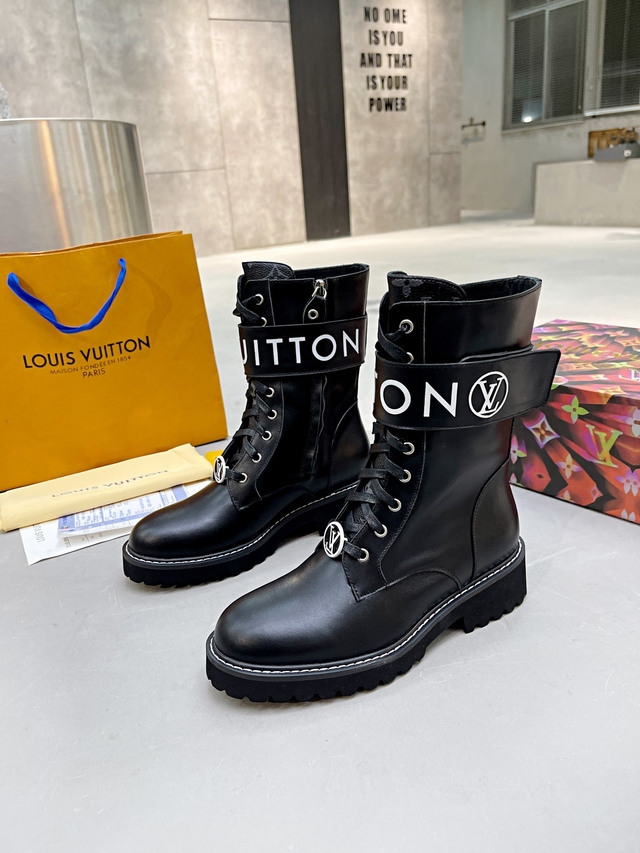 Bota LOUIS VUITTON Cano Longo - Comprar em MYRA STORE