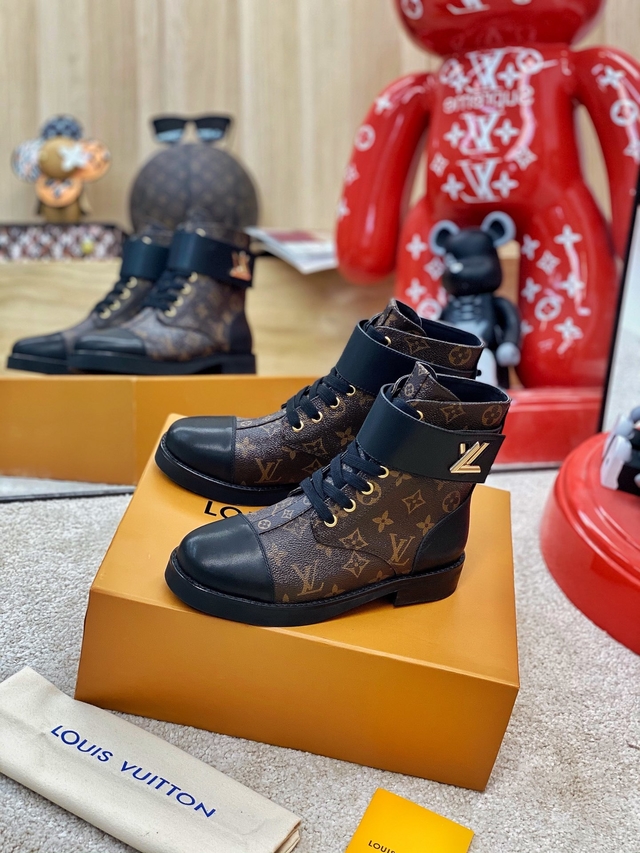 Preços baixos em Botas Preto Bota Louis Vuitton para mulheres