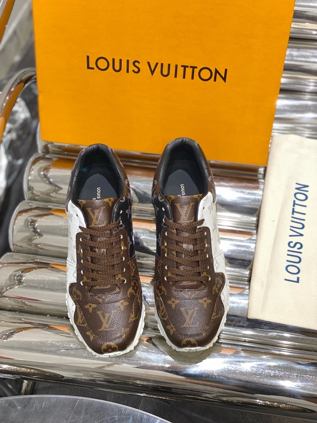 Tênis LOUIS VUITTON Run Away - Comprar em MYRA STORE