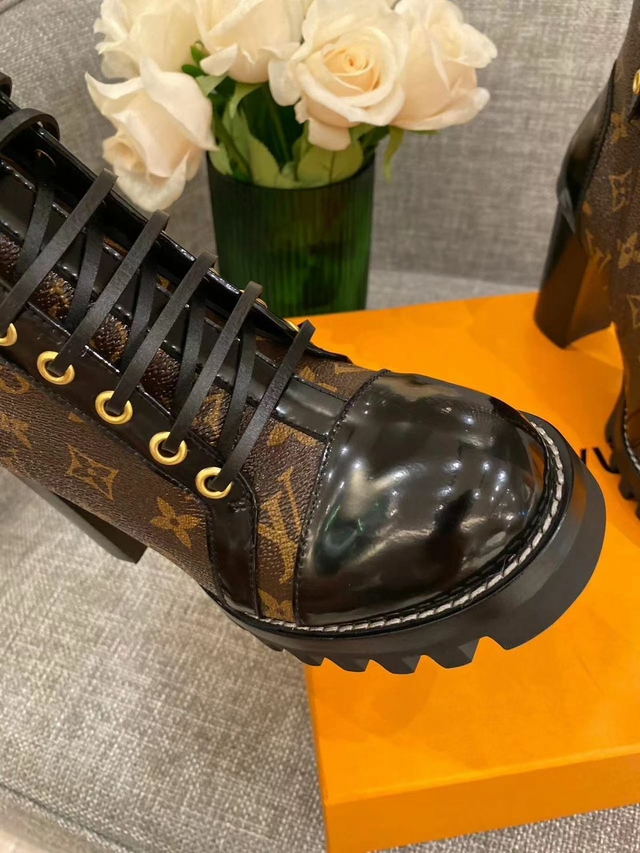 Bota Louis Vuitton c/ Salto - Boutique La'Myra