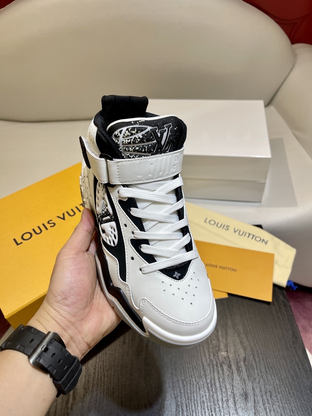 Tênis LOUIS VUITTON Trainer - Comprar em MYRA STORE