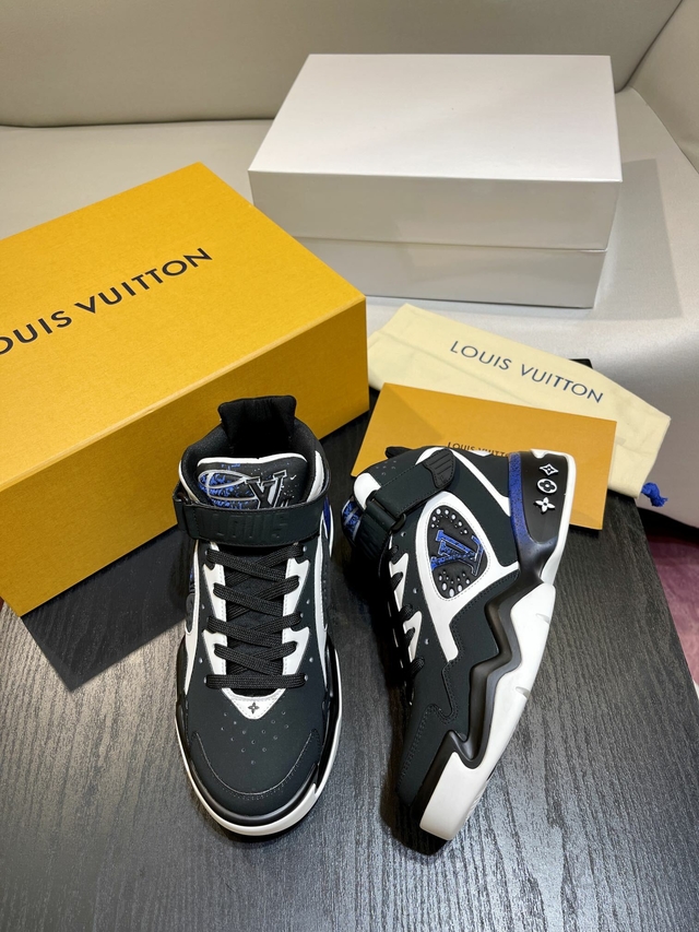 Tênis LOUIS VUITTON Trainer - Comprar em MYRA STORE