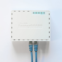 MIKROTIK- ROUTERBOARD RB 750GR3 (HEX) - 880MHZ 256MB L4 - loja online