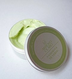Mascarilla de arcilla con sándalo & té verde.