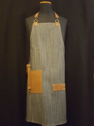 Delantal para el asador! de jean con tira, cinturon y bolsillo de cuero Art:121113