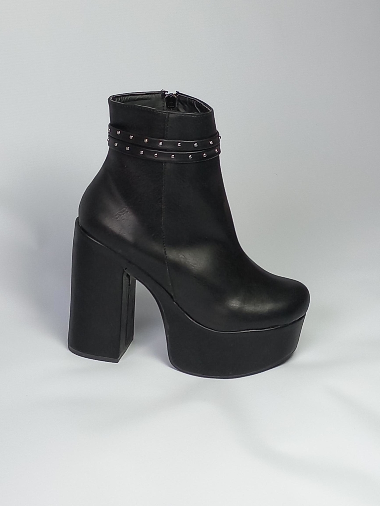 BOTA NEGRA CON PLATAFORMA Y PEQUEÑAS TACHAS - AnnaZare