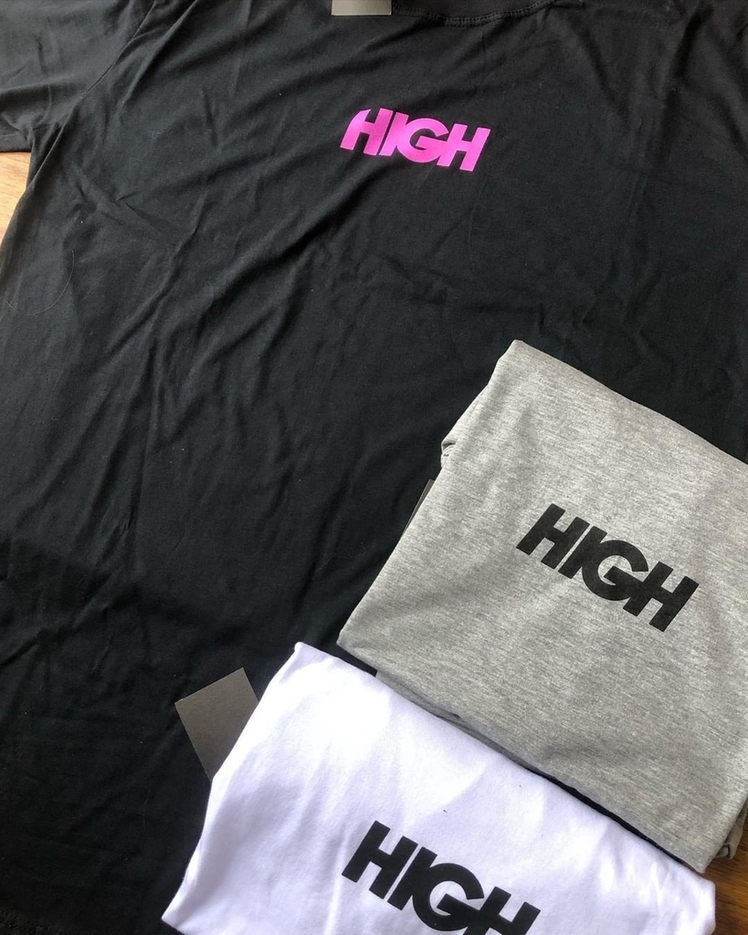 camiseta high logo