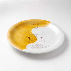Prato decorativo "O sopro e o apagar da vela" - comprar online