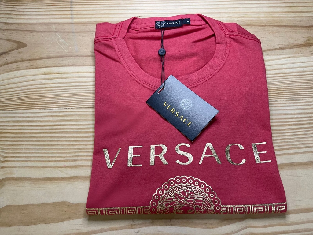camiseta versace vermelha