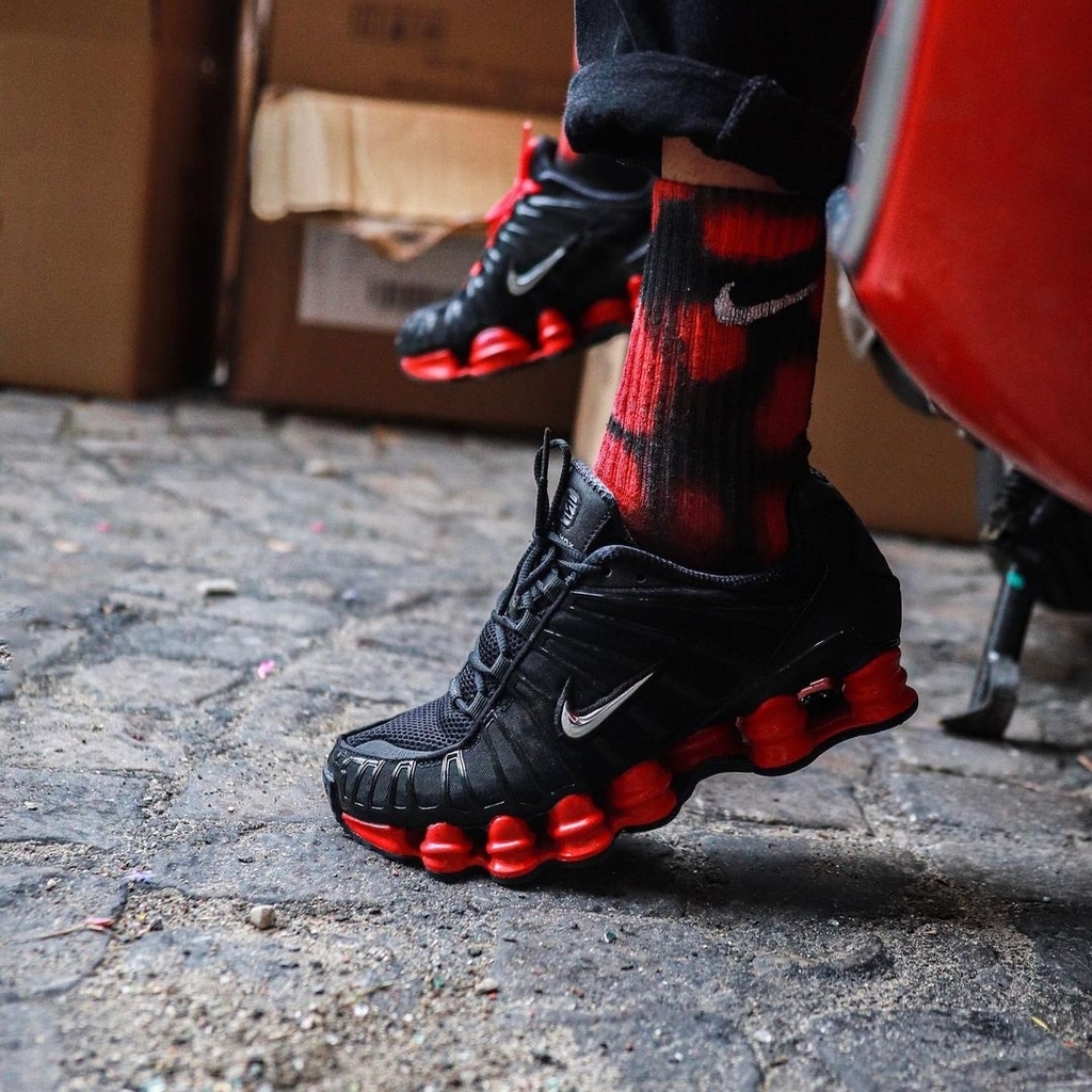 NIKE SHOX TL - PRETO E VERMELHO - 12 MOLAS - RL STORE