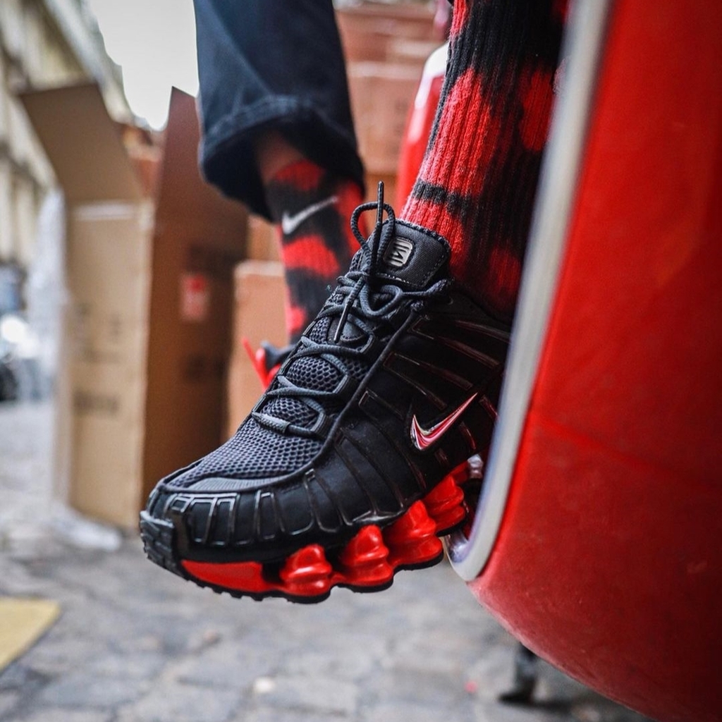 NIKE SHOX TL - PRETO E VERMELHO - 12 MOLAS - RL STORE