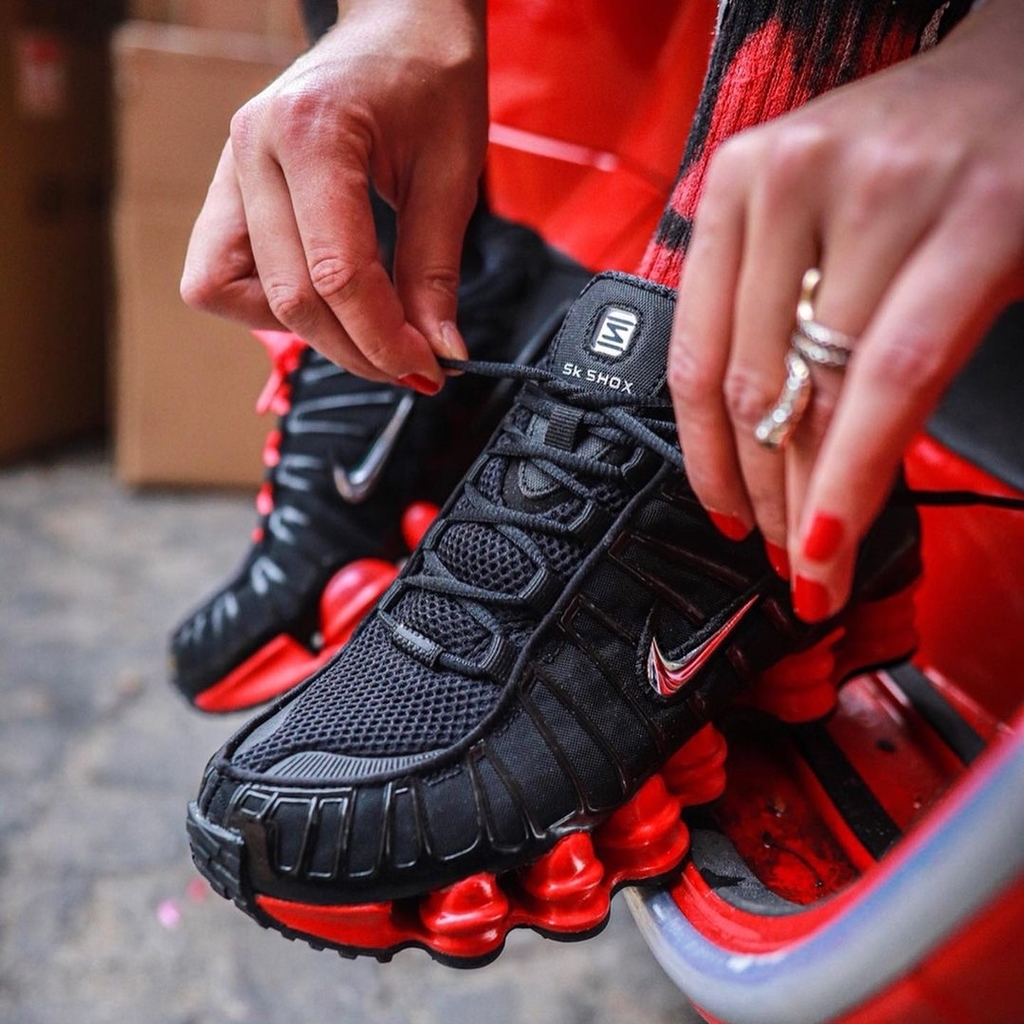 NIKE SHOX TL - PRETO E VERMELHO - 12 MOLAS - RL STORE