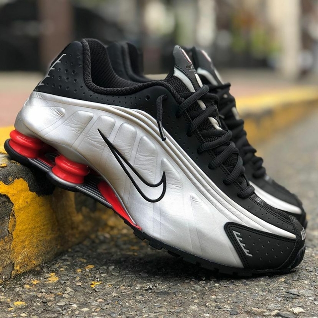NIKE SHOX R4 - PRETO E VERMELHO - Comprar em RL STORE
