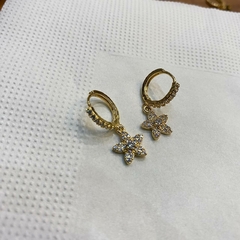 Argolinha Click com Pingente de Flor Cravejado de Zircônias