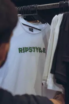 REMERA CANNA