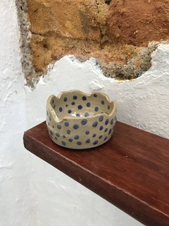 Cinzeiro Contemporâneo com pintinhas azuis