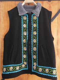 CHALECO NEGRO BORDADO