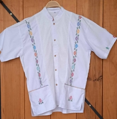 CAMISA CON BORDADO TRADICIONAL