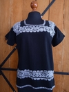 Blusa con Bordado en Cuello