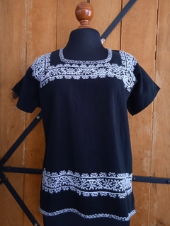 Blusa con Bordado en Cuello