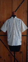 CAMISA CON BORDADO A MANO, TALLA MEDIANA