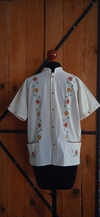 CAMISA CON BORDADO A MANO, TALLA CHICA