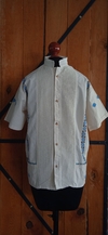 CAMISA CON BORDADO A MANO, TALLA MEDIANA
