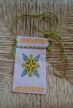 PORTA CELULARES DE MANTA CON BORDADO